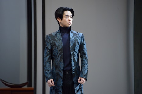 「危険な関係」ゲネプロより、千葉雄大演じるダンスニー騎士。