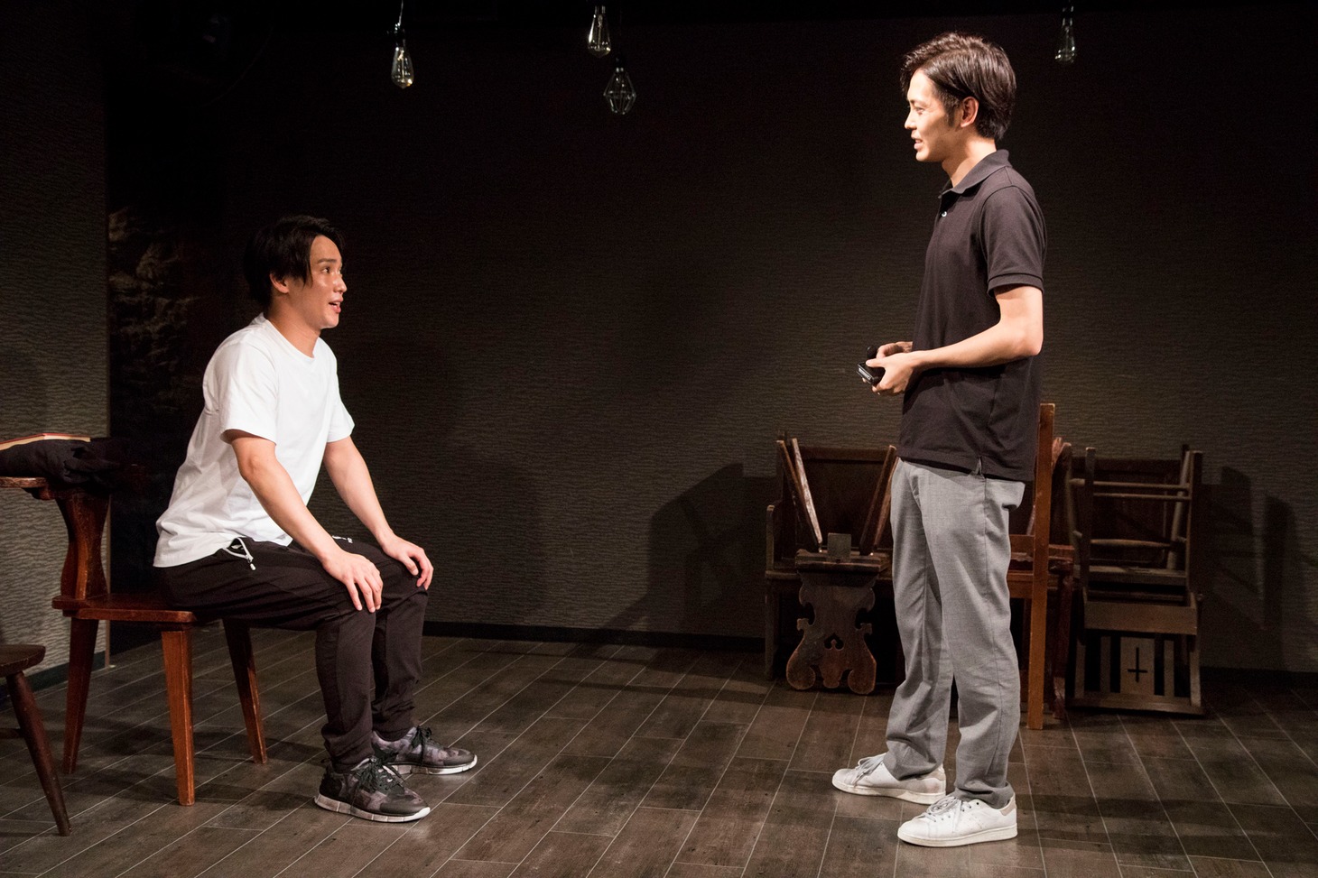 「ウエアハウス～Small Room～」より、左から味方良介演じるシタラ、猪塚健太演じるテヅカ。