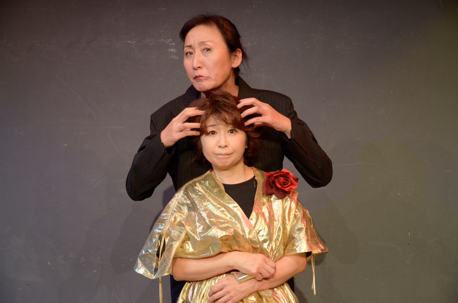 「ふたりのBig&Smallショー」過去公演より。上からオオタスセリ、田中真弓。