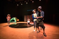 2016年上演の「DRUMS」（脚本・演出：中野成樹）より。Pictures courtesy of Esplanade Theatres on the Bay