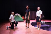 2016年上演の「DRUMS」（脚本・演出：中野成樹）より。Pictures courtesy of Esplanade Theatres on the Bay