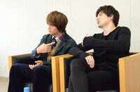 左から浦井健治、城田優。