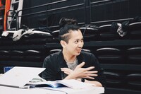 範宙遊泳×THE NECESSARY STAGE「SANCTUARY -聖域-」シンガポールでの稽古風景。山本卓卓。