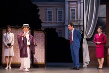 劇団スーパー・エキセントリック・シアター 第55回本公演「ミュージカル・アクション・コメディー『カジノ・シティをぶっとばせ!! ～丁半コマ揃いました～』」より。