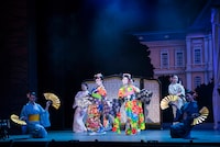 劇団スーパー・エキセントリック・シアター 第55回本公演「ミュージカル・アクション・コメディー『カジノ・シティをぶっとばせ!! ～丁半コマ揃いました～』」より。