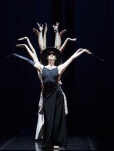 モーリス・ベジャール・バレエ団「アニマ・ブルース」より。(c)jessica hauf