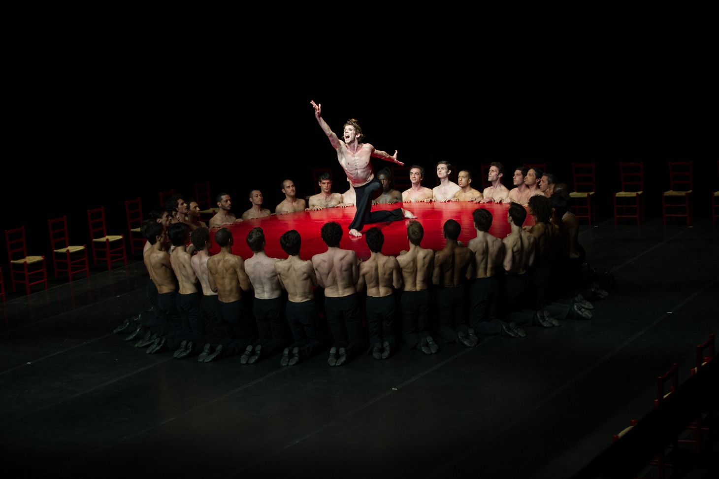 モーリス・ベジャール・バレエ団「ボレロ」より。(c)LaureN Pasche