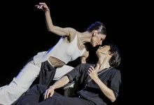 モーリス・ベジャール・バレエ団「兄弟」より。(c)FrancetteLevieux