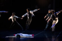 モーリス・ベジャール・バレエ団「ピアフ」より。(c)Ilia Chkolnik