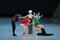 ベジャールの「くるみ割り人形」より。（photo:Kiyonori Hasegawa）