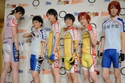 左から御堂筋翔役の林野健志、泉田塔一郎役の河原田巧也、今泉俊輔役の和田雅成、小野田坂道役の醍醐虎汰朗、鳴子章吉役の百瀬朔、葦木場拓斗役の富永勇也。
