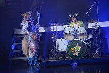 左から鎌苅健太演じるシュウ☆ゾー、木原瑠生演じるカイ。