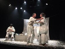 iaku「ハイツブリが飛ぶのを」より。