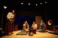 パショナリーアパショナーリア 第1回公演「絢爛とか爛漫とかーモダンガール版ー」より。（撮影：服部貴康）