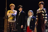 スタジオライフ公演 舞台版「はみだしっ子」BUSチームゲネプロより。左からマックス（若林健吾）、グレアム（久保優二）、アンジー（宇佐見輝）、サーニン（澤井俊輝）。