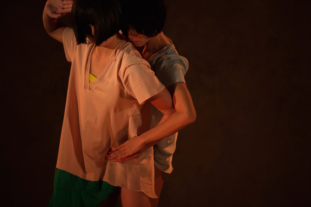 「子ら子ら」開幕、康本雅子「お陰様で子に見せるには憚られる作品になりました」