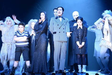 パルコ・プロデュース「ブロードウェイ・ミュージカル『アダムス・ファミリー』」フォトコールより。