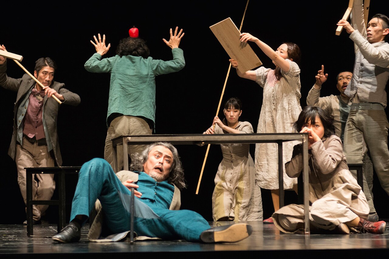 小野寺修二演出の「変身」を新たなキャストで上演