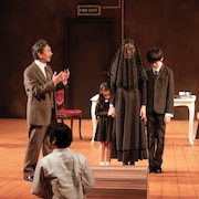 長塚圭史、ピランデッロ作品の虚構性と対峙「作者を探す六人の登場人物」開幕