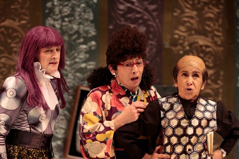 「表に出ろいっ！ English version『One Green Bottle』」より。（撮影：篠山紀信）