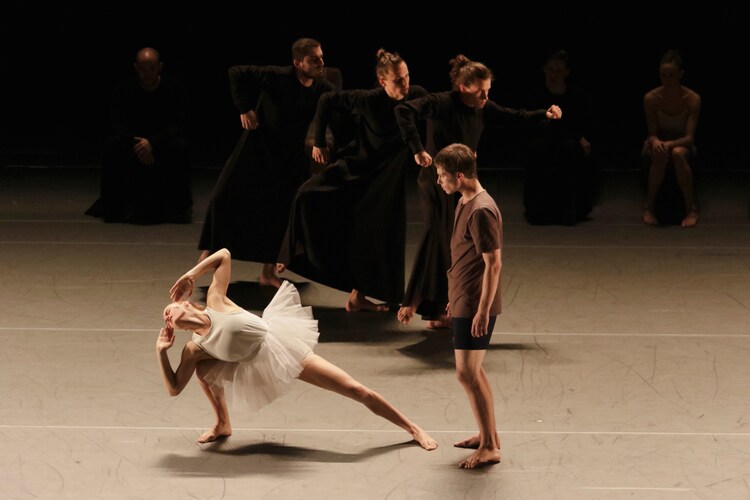 バットシェバ舞踊団 Last Work 埼玉で開幕 福岡 愛知 滋賀ツアーへ ステージナタリー