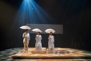 マームとジプシー「10th Anniversary Tour vol.1『ΛΛΛ かえりの合図、まってた食卓、そこ、きっとーーーーーー』」より。(撮影:井上佐由紀)