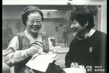 10月31日放送の「ビビット」より、市原悦子（左）と常田富士男（右）。(c)TBS