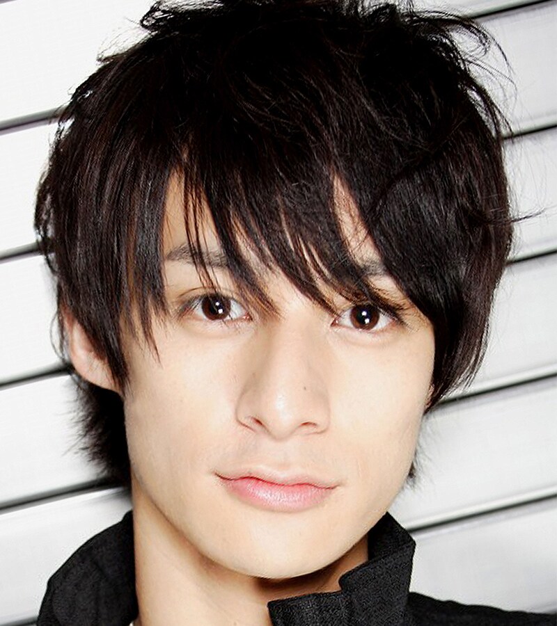 高崎翔太、本日の試飲販売会で“青汁1日店長”に