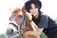 「猪野広樹ファースト写真集（仮）」（東京ニュース通信社）より。