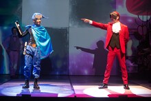 左から富田翔演じる飛鳥井友郎、和田琢磨演じる御剣怜侍。