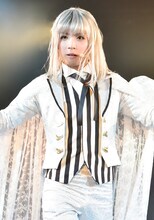 ミュージカル「『魔界王子 devils and realist』the Second spirit」ゲネプロより。山中健太演じるミカエル。（撮影：鏡田伸幸）