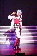 舞台「KING OF PRISM -Over the Sunshine!-」ゲネプロより。古谷大和演じる高田馬場ジョージ。