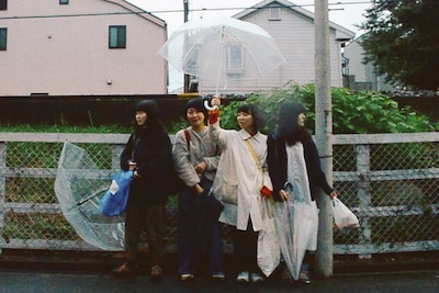 「曲がるための角」作・出演の清原惟、坂藤加菜、中島あかね、よだまりえ。