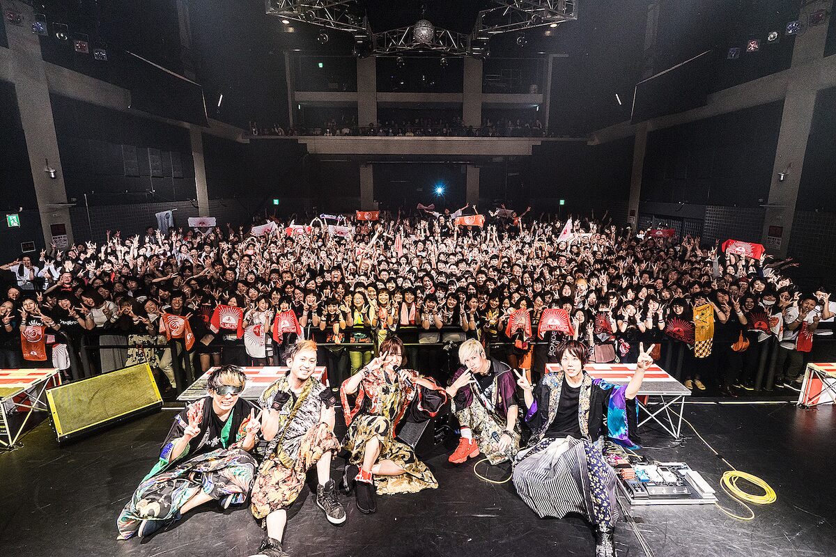 モッシュ 曲中物販 名刺交換 オメでたい頭でなにより 魅力凝縮の全曲披露ワンマン ライブレポート 写真12枚 音楽ナタリー