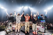 オメでたい頭でなにより「オメでたい頭でいっぱいです!~ザ・ベストライブ~」神奈川・CLUB CITTA'公演の様子。(撮影:竹内光司)