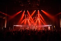 オメでたい頭でなにより「オメでたい頭でいっぱいです！～ザ・ベストライブ～」神奈川・CLUB CITTA'公演の様子。（撮影：竹内光司）