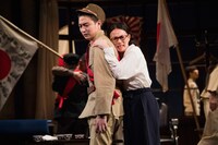 PARCO PRODUCE「すべての四月のために」公開ゲネプロより。左から稲葉友、臼田あさ美。