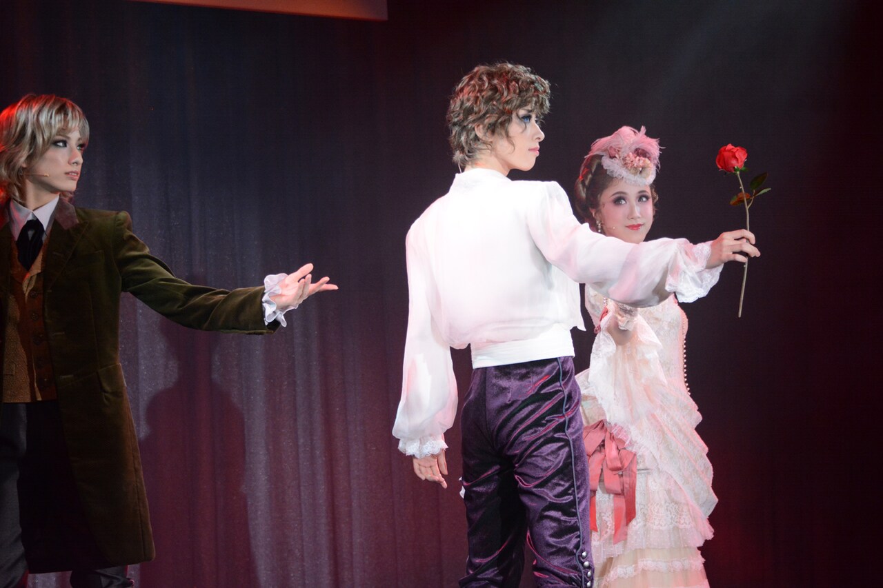 宝塚　花組　柚香光　お茶会DVD ポーの一族　アラントワイライト　萩尾望都 左から明日海りお演じるエドガー・ポーツネル、柚香光演じる