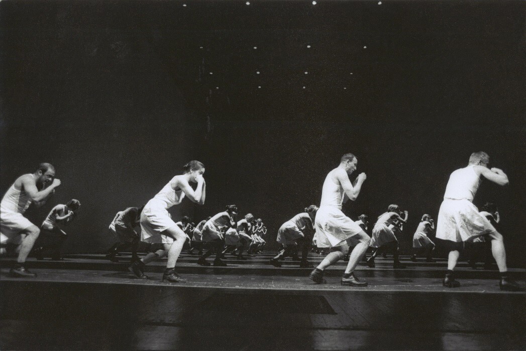 アイナー・シュレーフ演出「スポーツ劇」より。(c)Andreas Pohlmann