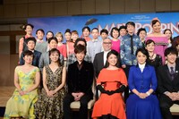 ミュージカル「メリー・ポピンズ」製作発表会見の様子。