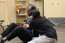 奥から入江雅人、平岩紙。