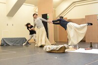 モチロン・プロデュース「クラウドナイン」稽古の様子。