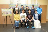 後列左から入江雅人、宍戸美和公、平岩紙、石橋けい、正名僕蔵。前列左から木野花、三浦貴大、高嶋政宏、伊勢志摩。