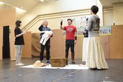 モチロン・プロデュース「クラウドナイン」稽古の様子。