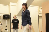 石橋けい（中央）