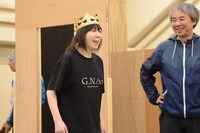 左から平岩紙、入江雅人。