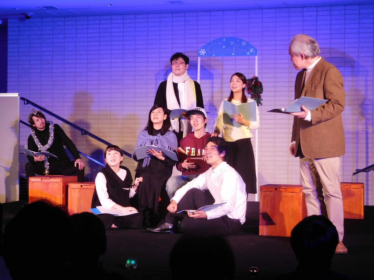 劇団昴がリーディング公演 クリスマスにあうるすぽっとホワイエで ステージナタリー
