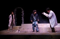 万能グローブガラパゴスダイナモス 第24回公演「ハダシの足音」より。