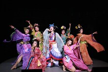 「劇団☆新感線『髑髏城の七人』Season月」“上弦の月”の公演より。(c)2017『髑髏城の七人』月／TBS・ヴィレッヂ・劇団☆新感線（撮影：田中亜紀）