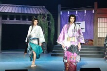 「劇団☆新感線『髑髏城の七人』Season月」“上弦の月”の公演より。(c)2017『髑髏城の七人』月／TBS・ヴィレッヂ・劇団☆新感線（撮影：田中亜紀）